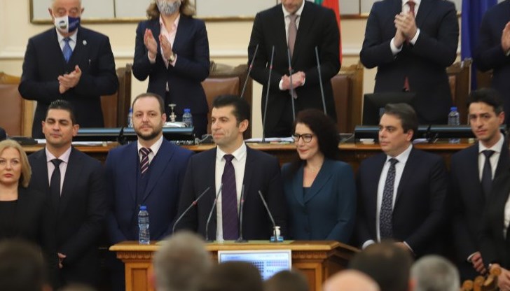 Управляващите като цяло са все още на етапа на "опипване на почвата" и почти не са предприели решителни стъпки в сферите, които се нуждаят от спешни реформаторски решения Управляващите като цяло са все още на етапа на "опипване на почвата" и почти не са предприели решителни стъпки в сферите, които се нуждаят от спешни реформаторски решения