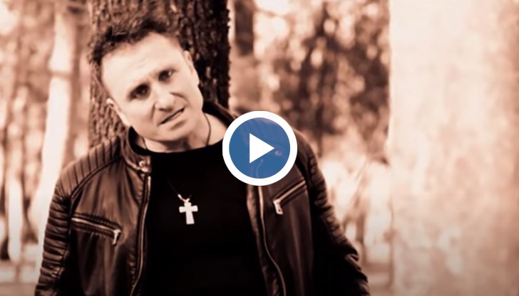 За реализацията на парчето помага барабаниста на Ку Ку бенд Венелин Венков