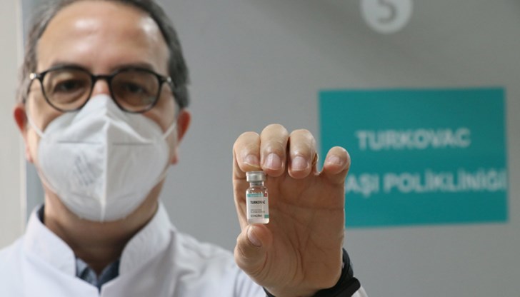 Турция започна да поставя ваксината "Турковак" в края на миналия месец