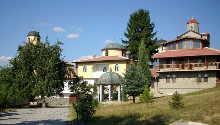 Сестрите въведоха режим на парното в Ресиловския манастир