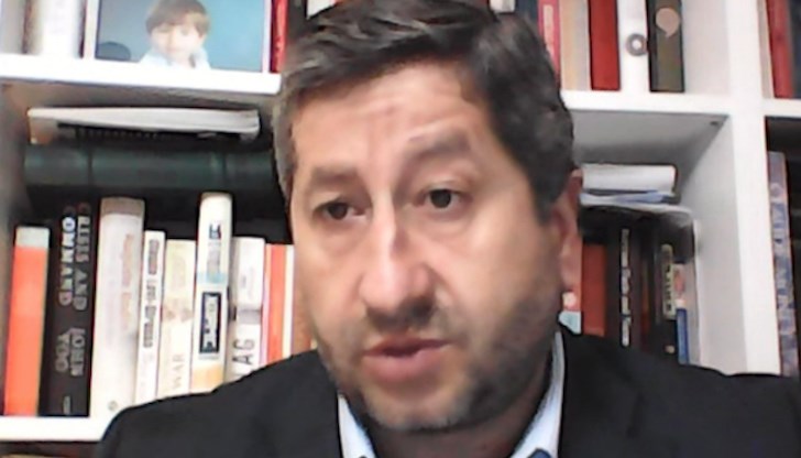 Според Христо Иванов Сотир Цацаров от някъде е научил, че ще му бъде отнет достъпът до квалифицирана информация