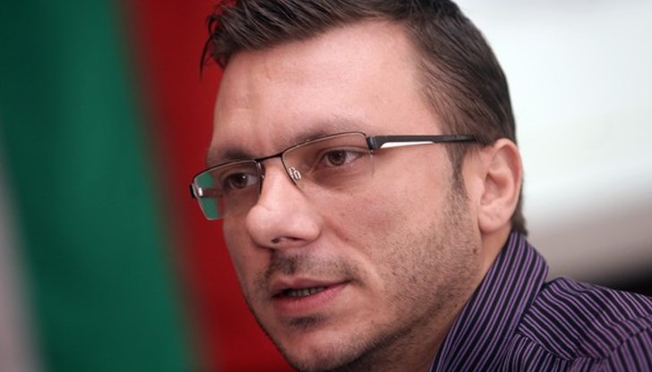 "Много неща в здравната ни система изплуваха по време на тази огромна здравна, икономическа и обществена криза. Агресията се обостря", заяви лекарят