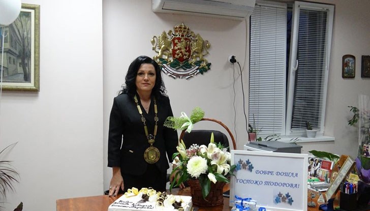 Десислава Тодорова е отдавала под наем и аренда общински земи и пасища на мъжа, с който живее Десислава Тодорова е отдавала под наем и аренда общински земи и пасища на мъжа, с който живее