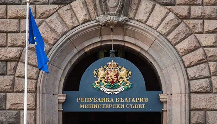 С решението на кабинета се освобождават заемащите досега съответните длъжности С решението на кабинета се освобождават заемащите досега съответните длъжности