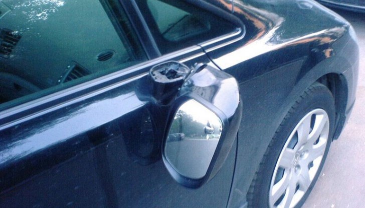 37-годишен жител на селото потроши кола с дървен кол