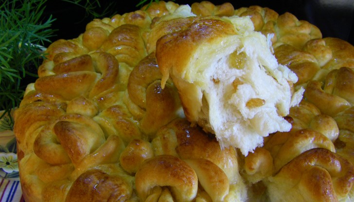 Традиционна за трапезата на Антоновден е домашната питка с мед