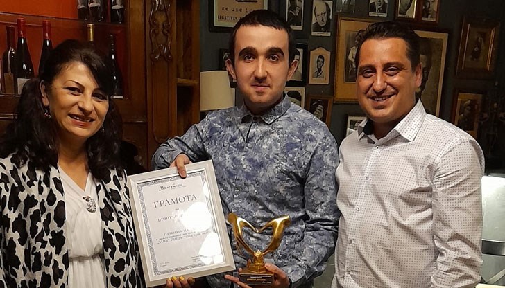 Студентът благодари на своите светли откриватели - Ивелина Цветкова и Даниел Меразчиев