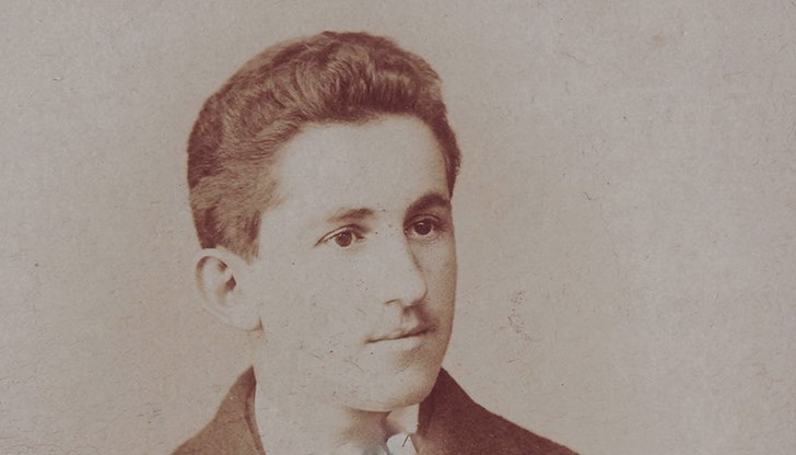 Братан Ревенски е един от основателите на Съюза на хотелиерите в България и учител на поколения български сладкари. Сладкарницата работи почти 80 години до началото на 90-те години на ХХ век