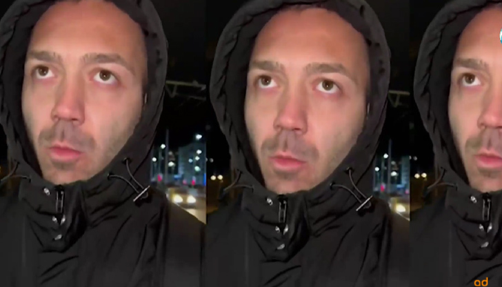 Той е млад мъж, работещ в завод за боеприпасиГероят в