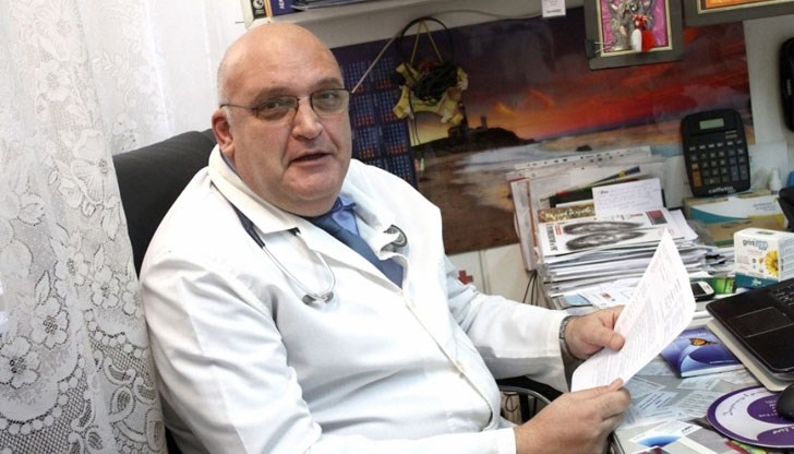 По думите му е възможно доц. Мангъров да остане без