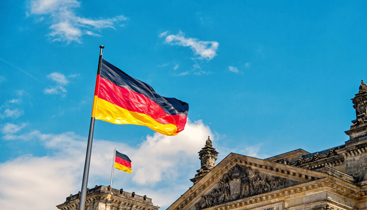 Германия разработва план за евакуация на семействата на служителите от