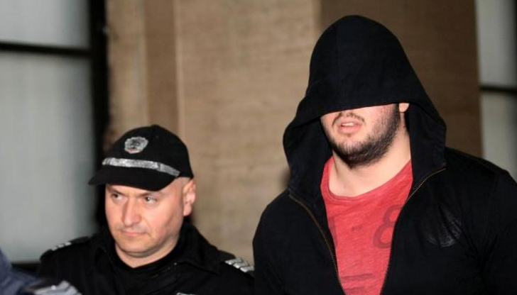 Трима срещу двама. Така са се разделили в мнението си