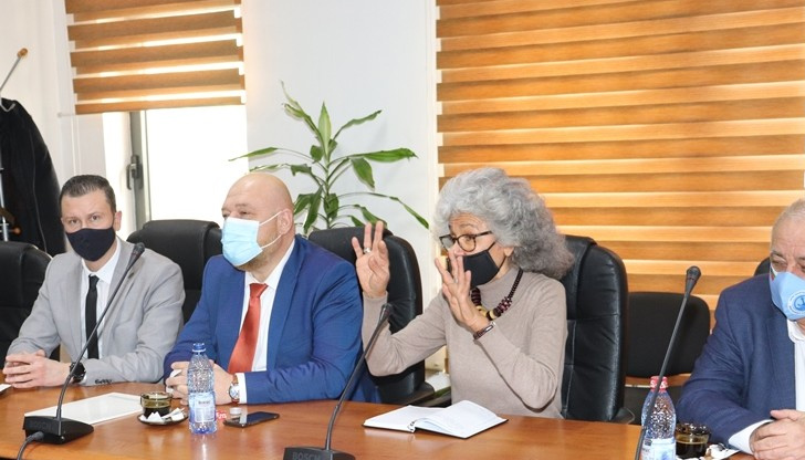 Най-късно до средата на лятото би трябвало да заработи фериботната