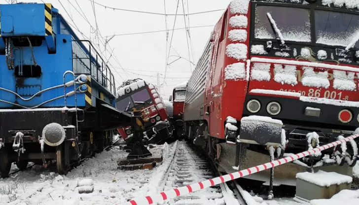 В петък само за ден станаха две катастрофи - влак