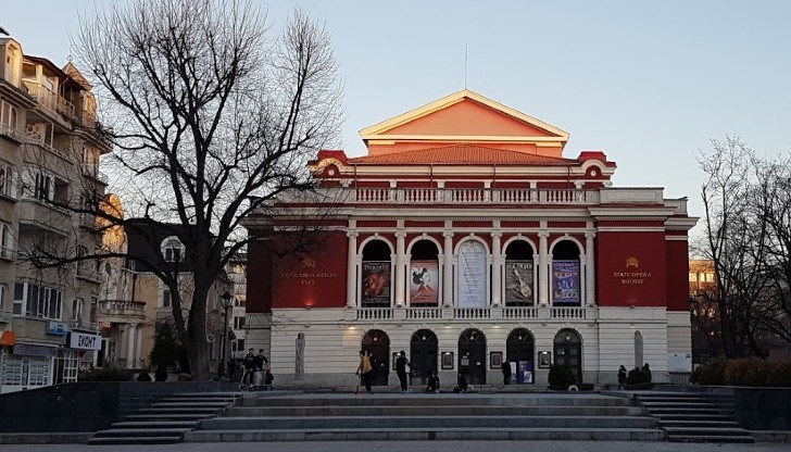 Публикуваме коментар на Камен Рикев за операта, културата и град