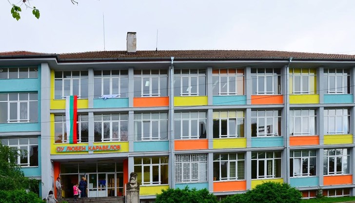 50 процента от паралелките от 5 до 12 клас от