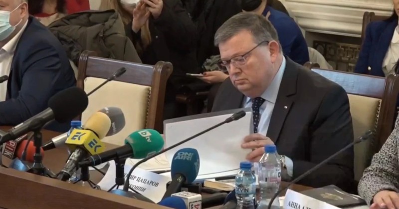 Той е поканен да отговаря на въпроси за ефективността на