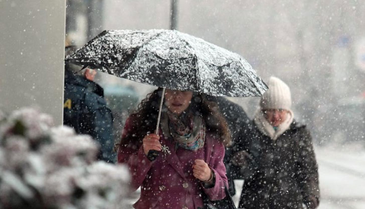 През следващото денонощие през страната ще премине студен атмосферен фронт.Това