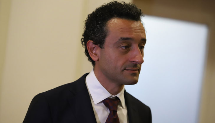 По думите му заплатите на учителите ще се вдигнат с