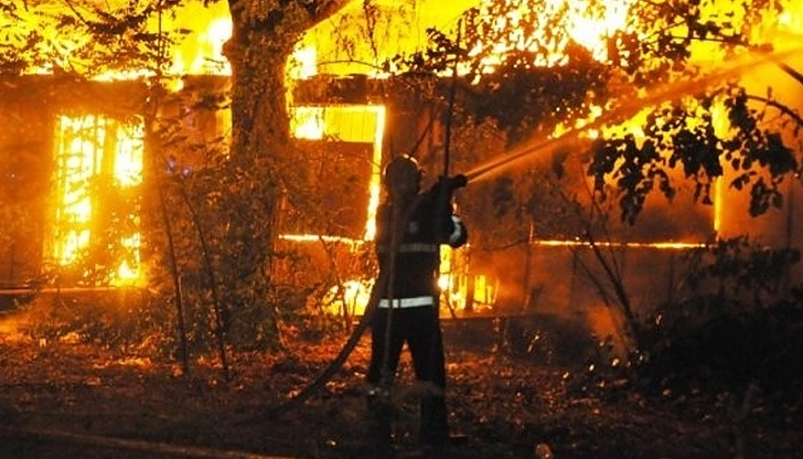 Пожар в кравеферма вдигна русенските огнеборци на крак тази нощПроизшествието