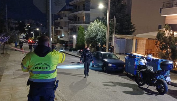Трима чужденци са ранени снощи в атинското предградие Вула, след