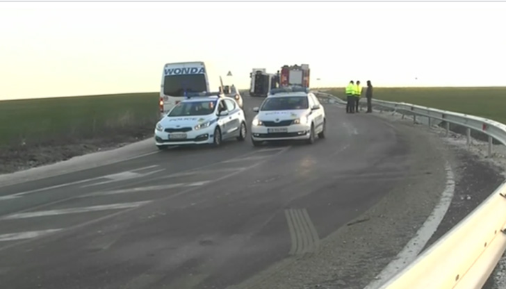 Седем души са пострадали при инцидент с автобус на пътя