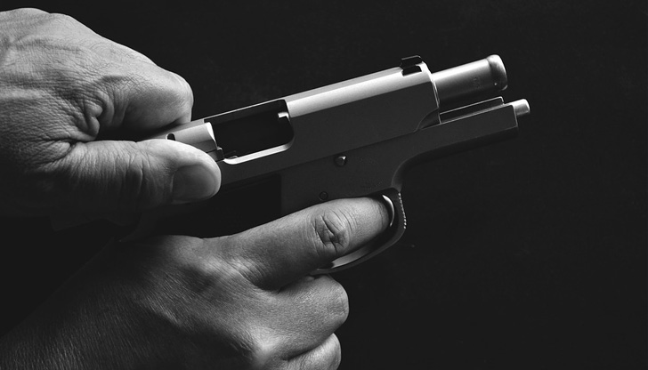 Млад мъж е прострелян смъртоносно в Сливен, съобщиха от Областната