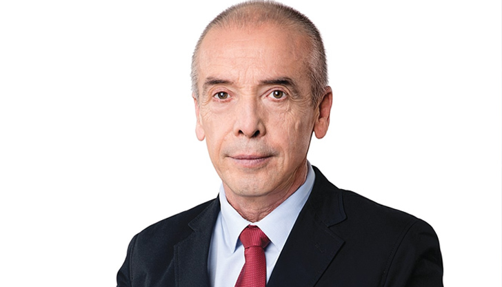 Доцент Атанас Мангъров публикува на личната си фейсбук страница две