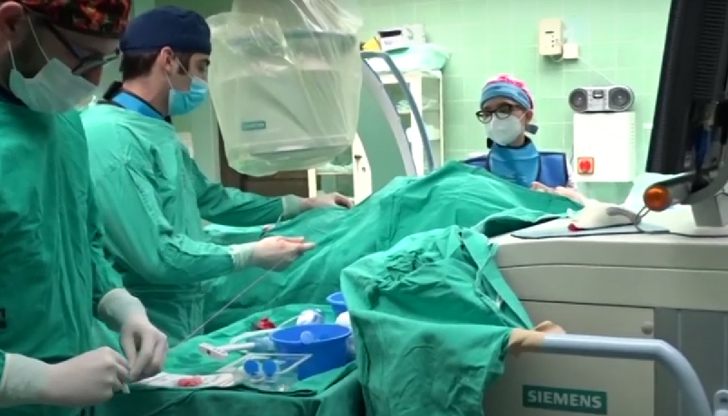 Нов ултразвуков апарат с 360-градусова визуализация помага на съдовите хирурзи