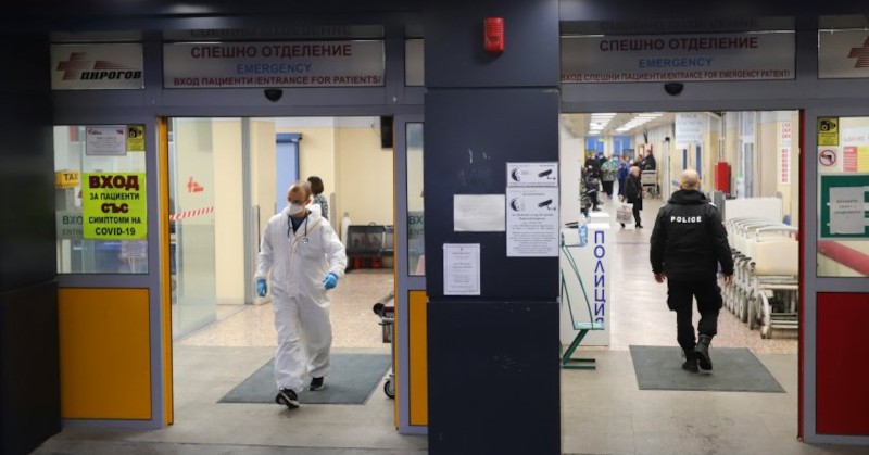 Полицаи ще следят с кой отиват пациентите с коронавирус за