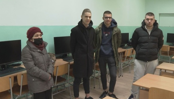 Ученици от Природо-математическата гимназия в Сливен станаха свидетели на обир