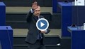 Джамбазки за скандала с нацистки поздрав: Помахах на председателката