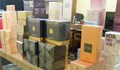 Двама търговци на фалшиви парфюми заловиха във Ветово
