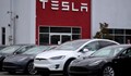 Tesla изтегля 54 000 автомобила, не спирали на знак "Стоп"