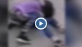 12 годишни момичета се бият пред входа на училището заради момче в Плевенско