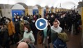 Хиляди украинци търсят убежище в метростанциите