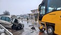 Катастрофа с училищен автобус край Смядово, има жертва