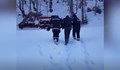 След 7-часова акция: Свалиха от планинско село тежко болен мъж