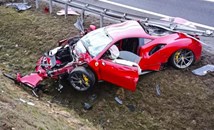 Ferrari за 300 0000 евро се размаза на магистрала в Полша