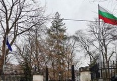 От вчера на входа на Историческия музей в Бяла руското знаме е