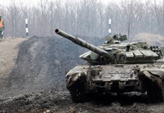 Очевидец на Ройтерс забеляза колони от бойни машини включително танкове