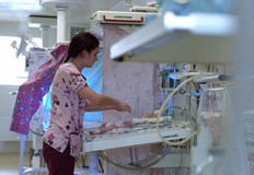 Бебе с COVID 19 e сред новите 198 случая регистрирани в