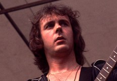 Той си отиде на 75 годишна възраст след битка с ракаНа