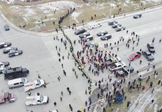 Канадската полиция разчисти протестиращите и автомобилите които блокираха жизнено важен