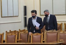 В анализа на чуждестранната медия се изтъква и че в политически