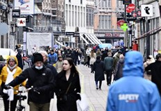 Край на маските ваксинационните паспорти и ограниченото работно време на