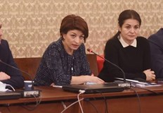 Две извънредни заседания на парламентарната енергийна комисия са насрочени за