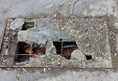 Град Русе бул Липник 79 Търговско жилищен комплекс Здравец 30 Опасният капак