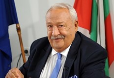 Председател на комисията е Тошко Йорданов от ИТНОт два дни популярният