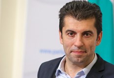 Българският външен министър Теодора Генчовска обясни че комендантският час който